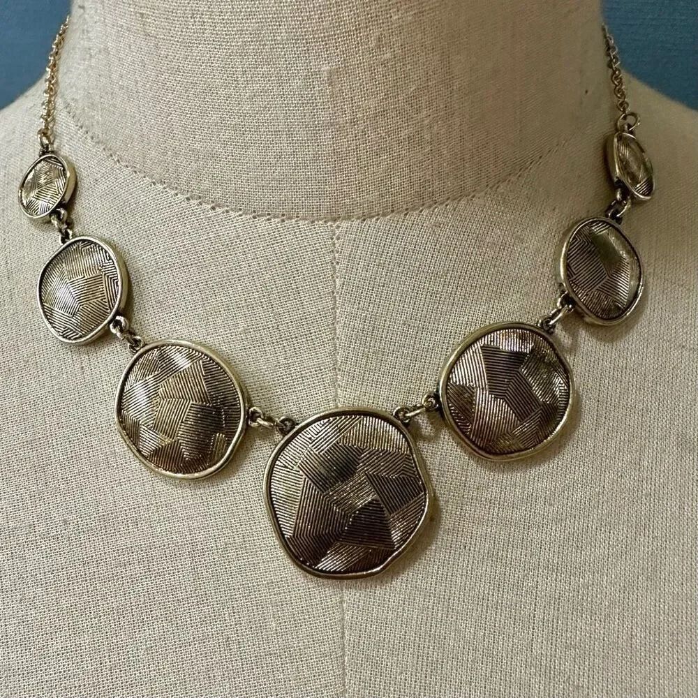 Avon SAQ Silver  Textured Disc Statement Necklace